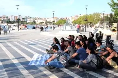 Troia Atı Önünde 'Biber Gazı' Eylemi
