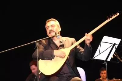 Yavuz Bingöl, Moskova'da Nazım Gecesinde Türküleri ile Coşturdu