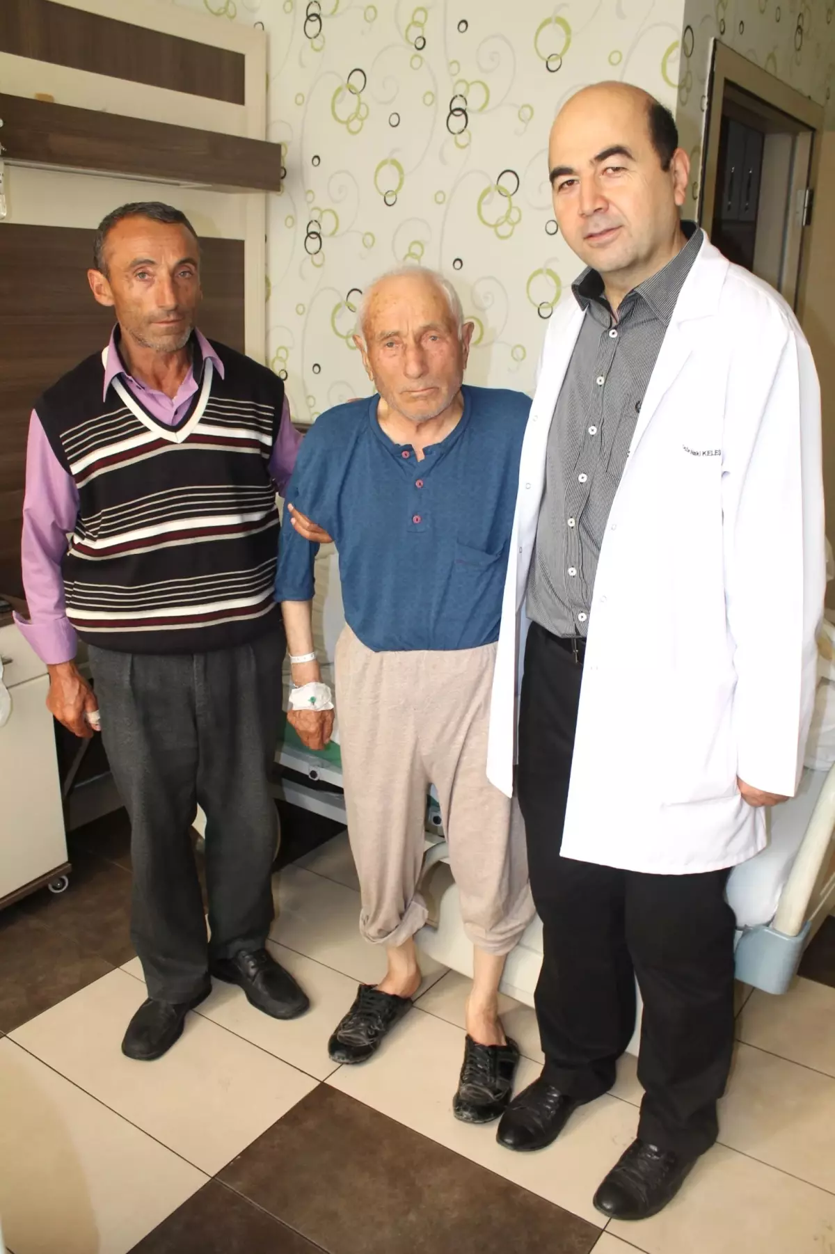 80 Yasindaki Hasta Omurilik Ameliyati Sonrasi Yeniden Yurudu Haberler