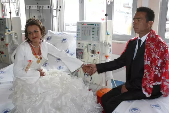 Diyaliz Merkezinde Nikah