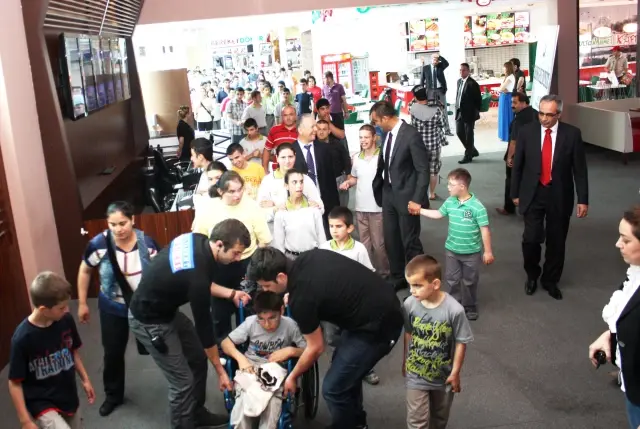 Düzce'de Engelli Öğrencilerin Sinema Sevinci - Haber