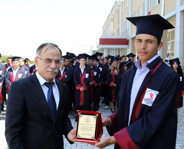 Yeşilyurt Myo İlk Mezunlarını Verdi Yeşilyurt Myo İlk Mezunlarını Verdi