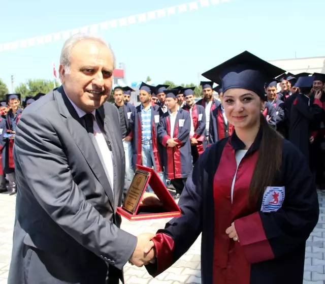 Yeşilyurt Myo İlk Mezunlarını Verdi Yeşilyurt Myo İlk Mezunlarını Verdi