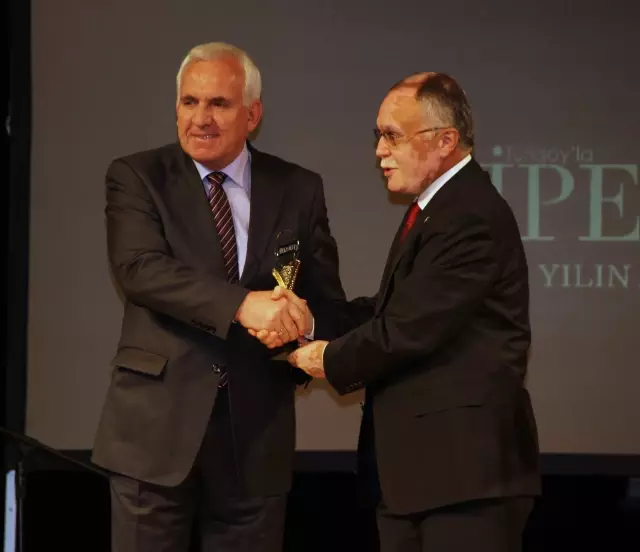 Türksoy'la İpekyolu Dergisi 'Yılın Altın Adamları' Ödülleri Sahiplerini Buldu Türksoy'la İpekyolu Dergisi 'Yılın Altın Adamları' Ödülleri Sahiplerini Buldu