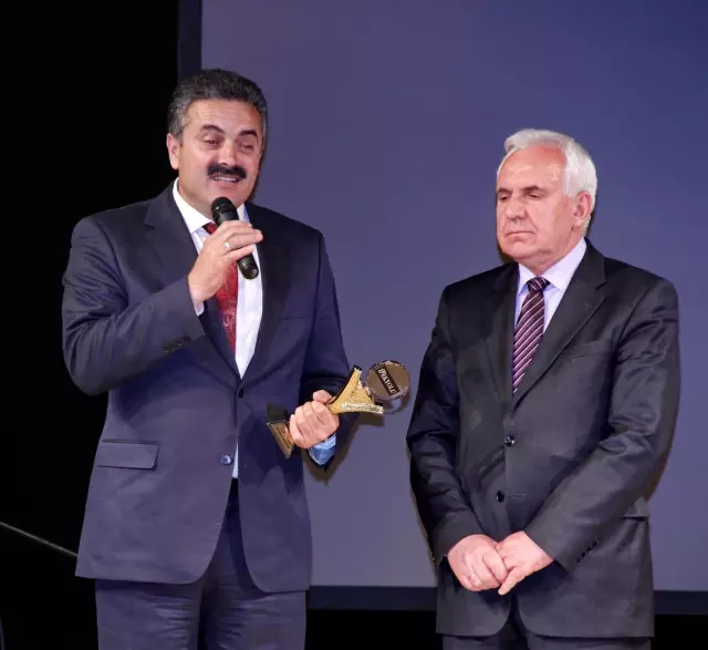 Türksoy'la İpekyolu Dergisi 'Yılın Altın Adamları' Ödülleri Sahiplerini Buldu Türksoy'la İpekyolu Dergisi 'Yılın Altın Adamları' Ödülleri Sahiplerini Buldu