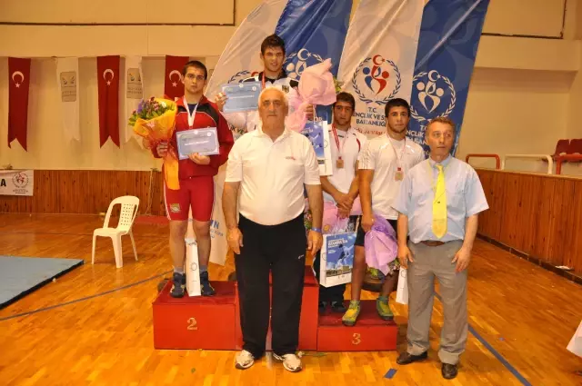 15. Uluslar Arası Yıldızlar Zafer Güreş Turnuvası Sona Erdi 15. Uluslar Arası Yıldızlar Zafer Güreş Turnuvası Sona Erdi