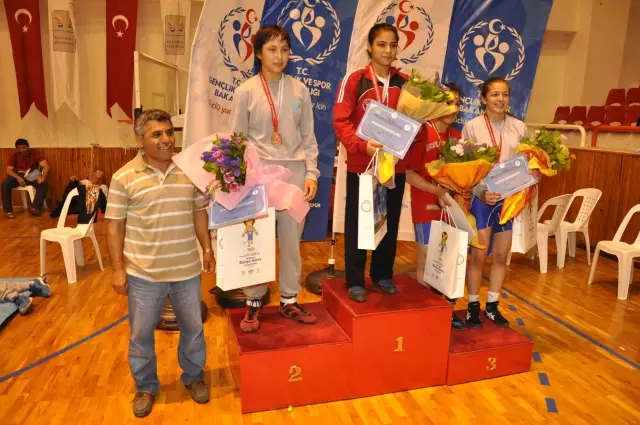 15. Uluslar Arası Yıldızlar Zafer Güreş Turnuvası Sona Erdi 15. Uluslar Arası Yıldızlar Zafer Güreş Turnuvası Sona Erdi