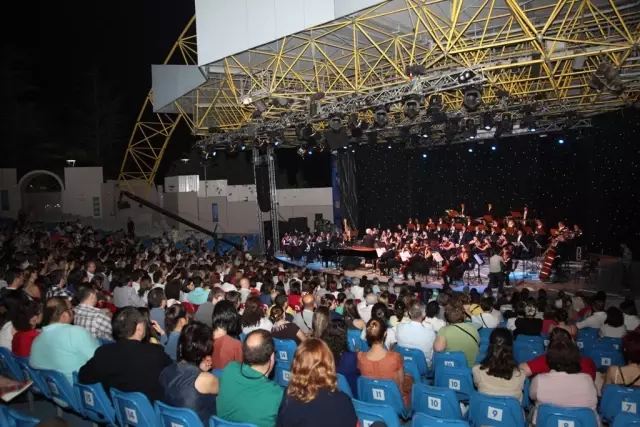 51. Uluslararası Bursa Festivali Senfoni Konseriyle Başladı 51. Uluslararası Bursa Festivali Senfoni Konseriyle Başladı