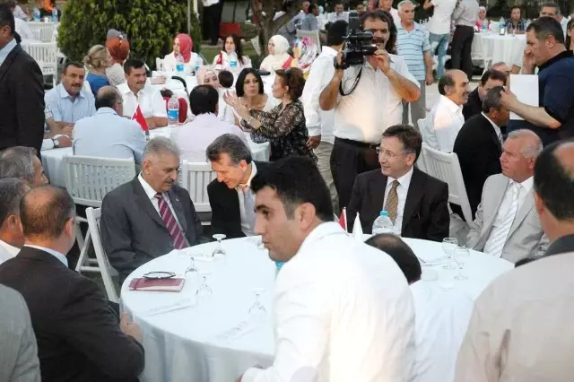 Bakan Yıldırım'dan İş Adamlarına Kızılay'a Yardım Çağrısı