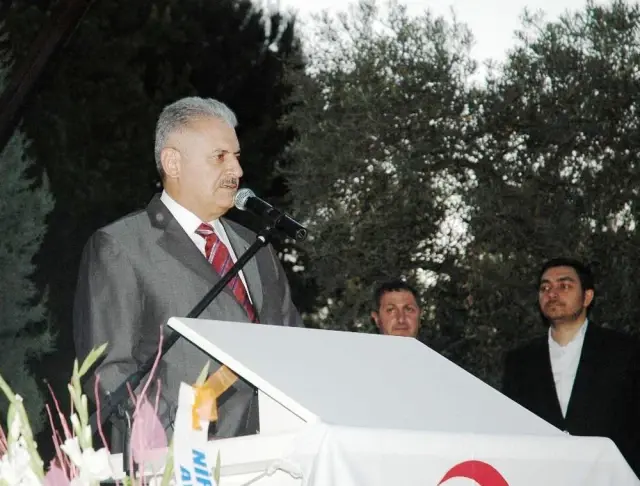 Bakan Yıldırım'dan İş Adamlarına Kızılay'a Yardım Çağrısı