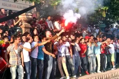 Eskişehirspor 47. Kuruluş Yıl Dönümünü Porsuk Kenarında Kutladı