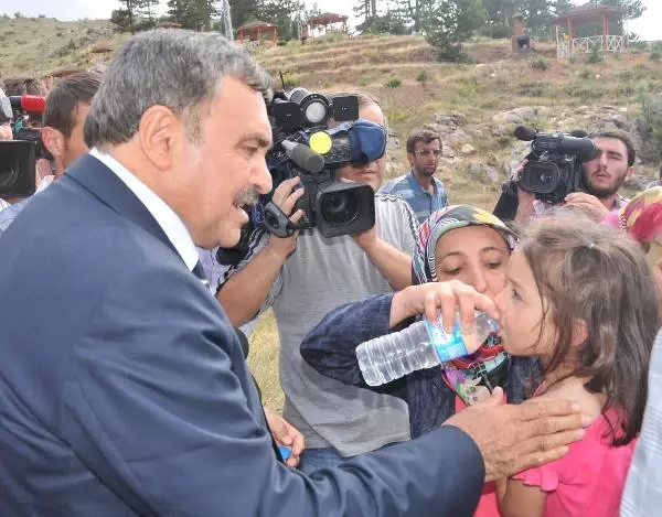 Bakan Eroğlu'ndan, Kazada Yaralananlara Yakın İlgi Bakan Eroğlu'ndan, Kazada Yaralananlara Yakın İlgi