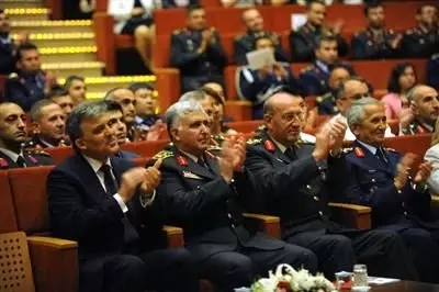Gül ve Erdoğan Harp Akademileri Mezuniyet Törenine Katıldı Gül ve Erdoğan Harp Akademileri Mezuniyet Törenine Katıldı