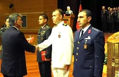Gül ve Erdoğan Harp Akademileri Mezuniyet Törenine Katıldı Gül ve Erdoğan Harp Akademileri Mezuniyet Törenine Katıldı