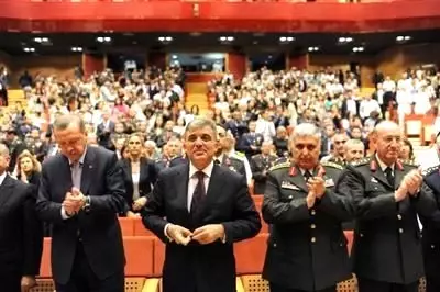 Gül ve Erdoğan Harp Akademileri Mezuniyet Törenine Katıldı Gül ve Erdoğan Harp Akademileri Mezuniyet Törenine Katıldı