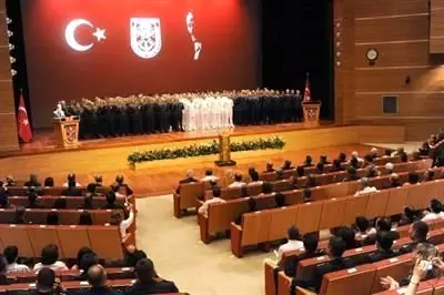 Gül ve Erdoğan Harp Akademileri Mezuniyet Törenine Katıldı Gül ve Erdoğan Harp Akademileri Mezuniyet Törenine Katıldı