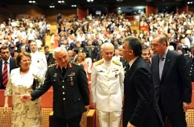 Gül ve Erdoğan Harp Akademileri Mezuniyet Törenine Katıldı Gül ve Erdoğan Harp Akademileri Mezuniyet Törenine Katıldı
