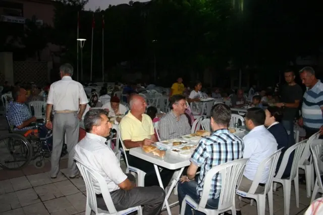 Kemalpaşa Belediyesinden Meydan İftarı