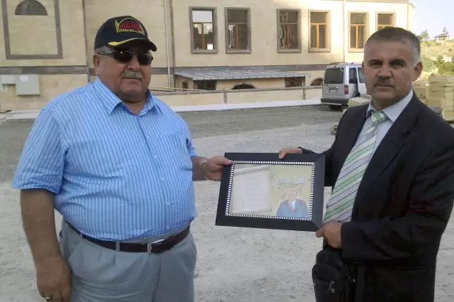 Yozgatlı Şairden Hayırsever İş Adamına Şiir