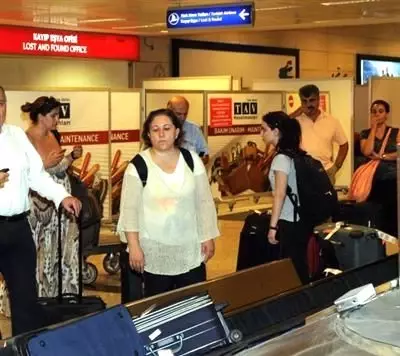 THY Uçağı Vincente Tayfunu'na Takıldı, 13 Saat Rötar Yaptı