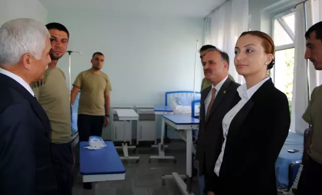 AK Parti Genel Başkan Yardımcısı Gedikli Yaralı Askerleri Ziyaret Etti AK Parti Genel Başkan Yardımcısı Gedikli Yaralı Askerleri Ziyaret Etti