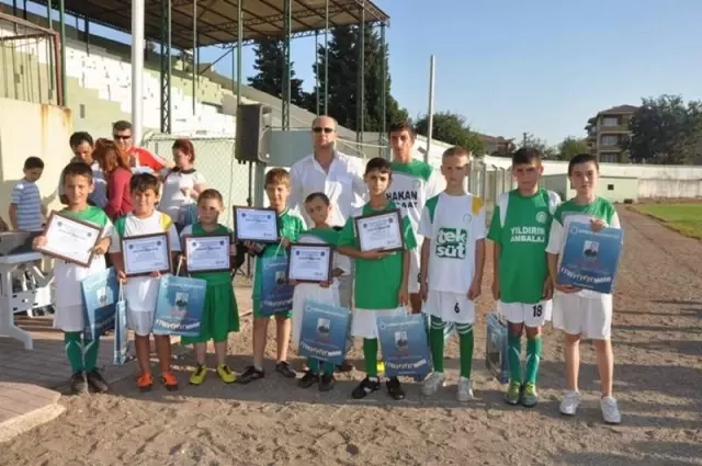 Gönen'de Yaz Okuluna Katılan Sporcular Sertifikalarını Aldı