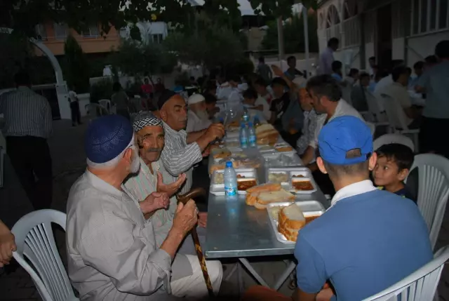 İmam Davayı Kazandı Cemaat Bayram Yaptı İmam Davayı Kazandı Cemaat Bayram Yaptı