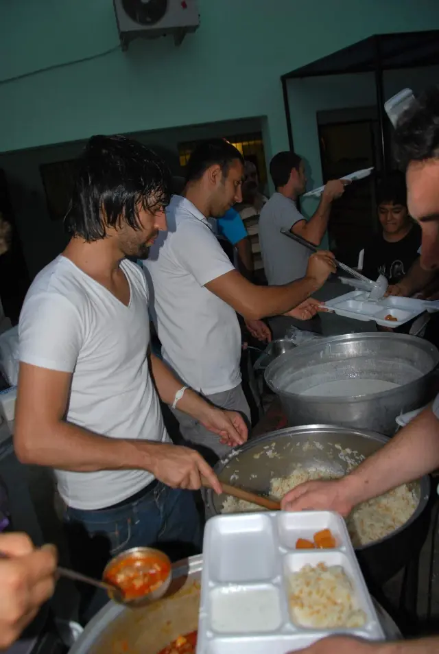 İmam Davayı Kazandı Cemaat Bayram Yaptı İmam Davayı Kazandı Cemaat Bayram Yaptı