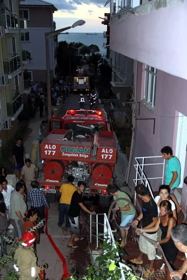 Tatil Beldesindeki Yangın Kontrol Altına Alındı Tatil Beldesindeki Yangın Kontrol Altına Alındı