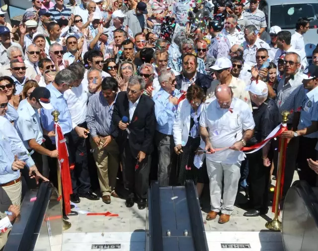 Büyükşehir Belediyesi Çiğli Anadolu Caddesi'ne 4 Üst Geçit Açtı