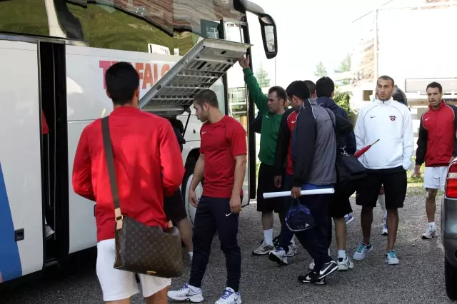 Gaziantepspor'un Hazırlık Maçı Olumsuz Saha Koşulları Sebebiyle İptal Gaziantepspor'un Hazırlık Maçı Olumsuz Saha Koşulları Sebebiyle İptal