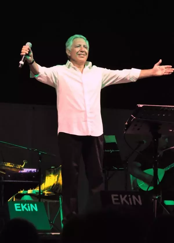 Zülfü Livaneli'den Bodrum'da Konser Zülfü Livaneli'den Bodrum'da Konser