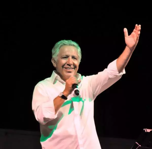 Zülfü Livaneli'den Bodrum'da Konser Zülfü Livaneli'den Bodrum'da Konser