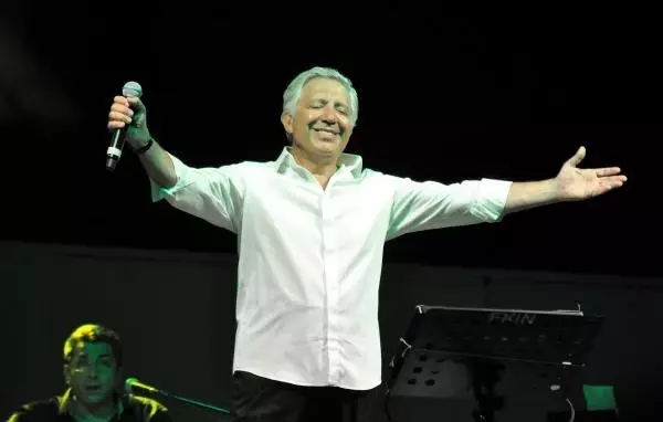 Zülfü Livaneli'den Bodrum'da Konser Zülfü Livaneli'den Bodrum'da Konser