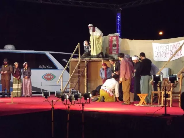Şarköy'de Açık Hava Tiyatrosu Sahnelendi Şarköy'de Açık Hava Tiyatrosu Sahnelendi
