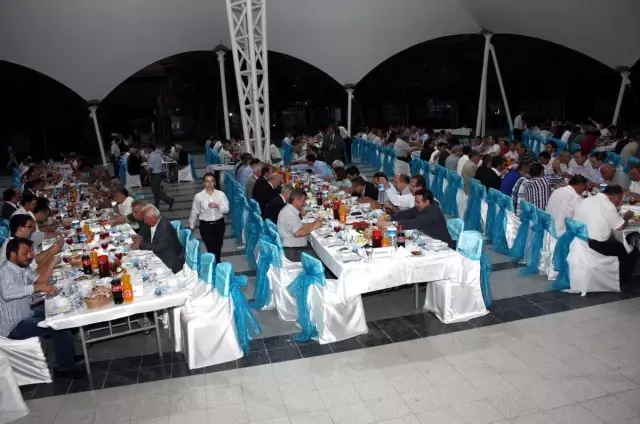 Eskişehir Sanayi Odası'ndan İftar Yemeği Eskişehir Sanayi Odası'ndan İftar Yemeği