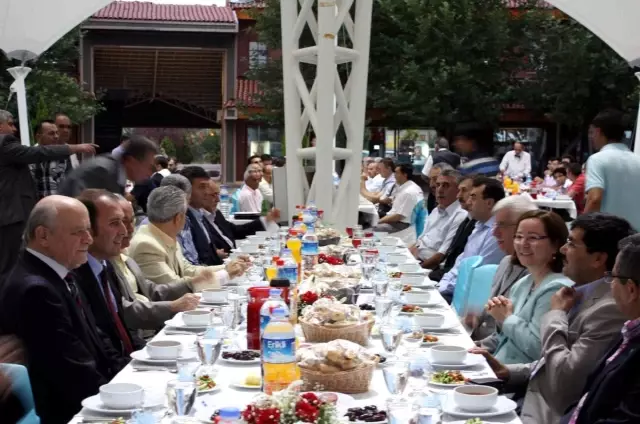 Eskişehir Sanayi Odası'ndan İftar Yemeği Eskişehir Sanayi Odası'ndan İftar Yemeği