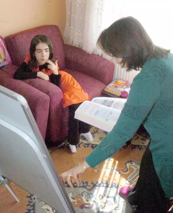 Engelli Büşra �Evde Eğitim� ile Bursluluk Sınavını Kazandı Haberler