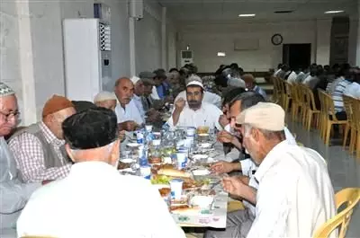 Yalım Belediyesi Bin Kişiye İftar Verdi, 500 Aileye İftar Yemeği Dağıttı Yalım Belediyesi Bin Kişiye İftar Verdi, 500 Aileye İftar Yemeği Dağıttı