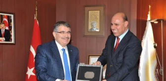 İçişleri Bakanı Mardin Belediyesi'ni Ziyaret Etti
