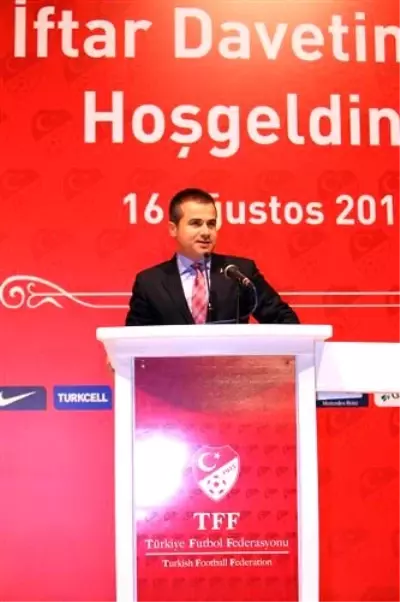 Spor Bakanı Kılıç: Şiddeti Futbol Ailesinin Birliği Çözer Spor Bakanı Kılıç: Şiddeti Futbol Ailesinin Birliği Çözer