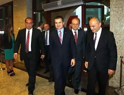 Spor Bakanı Kılıç: Şiddeti Futbol Ailesinin Birliği Çözer Spor Bakanı Kılıç: Şiddeti Futbol Ailesinin Birliği Çözer