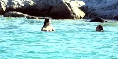 Azra Akın Fiziği ile Çeşme'yi Salladı