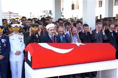 Şehit Annesinden PKK'ya: Benim Oğlum Şehit Oldu, Sizin Ölülerinize Leş Derler