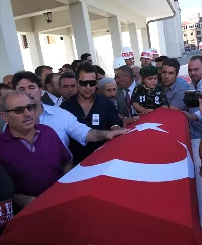 Şehit Annesinden PKK'ya: Benim Oğlum Şehit Oldu, Sizin Ölülerinize Leş Derler