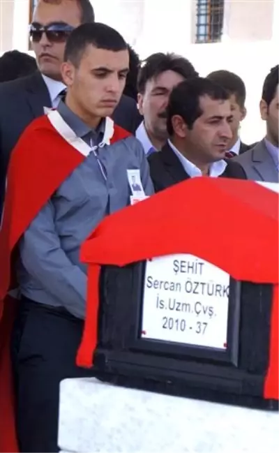 Şehit Annesinden PKK'ya: Benim Oğlum Şehit Oldu, Sizin Ölülerinize Leş Derler