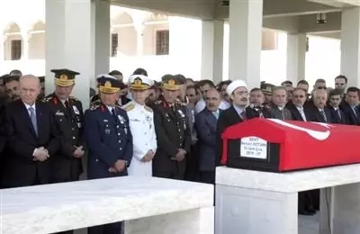 Şehit Öztürk Alkışlarla, Şehitler Ölmez Diye Uğurlandı