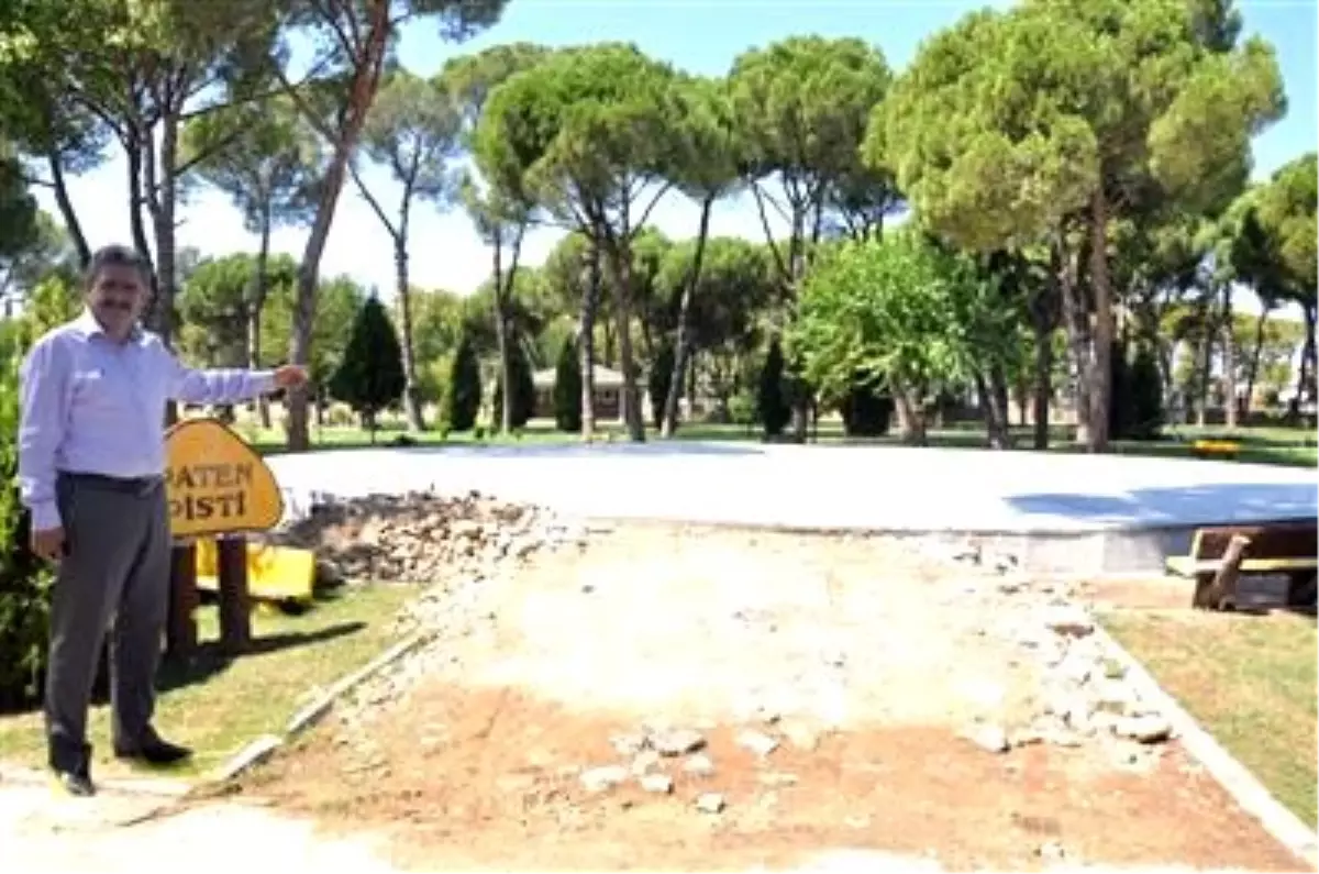 Nazilli Ye Buz Paten Pisti Yapiliyor Haberler Nazilli Ye Buz Paten Pisti Yapiliyor Haberler