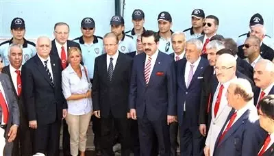 TOBB Başkanı Hisarcıklıoğlu ve Beraberindeki Heyet, Gaziantep'teki Bombalı Saldırının Meydana...