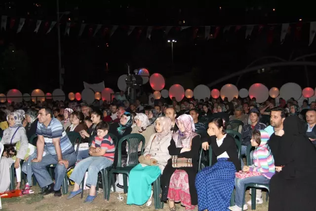 Kağıthane'de 'Allah'ın Sadık Kulu: Barla' Filmine Büyük İlgi Kağıthane'de 'Allah'ın Sadık Kulu: Barla' Filmine Büyük İlgi